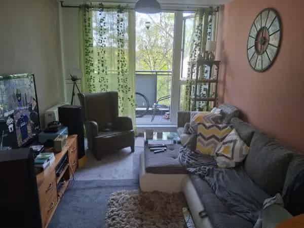 Large 1 Bedroom Maisonette Flat with Balcony and Open Plan Kitchen