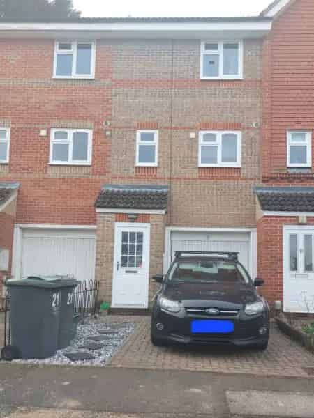2 Bed Townhouse Garage Garden Drive