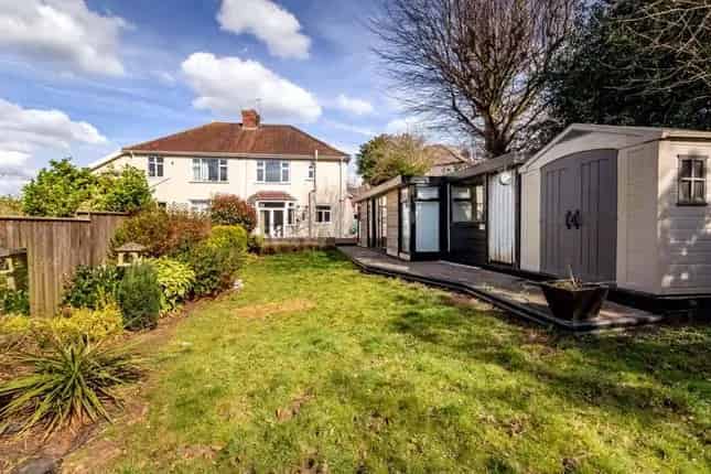 3 Bedroom 1930s Semi Detached House Bristol BS9