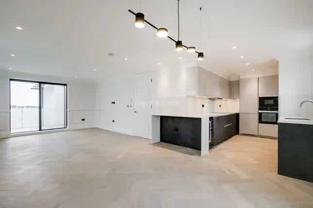 3 Bed 3 Bath Lateral Apartment Temple Fortune NW11