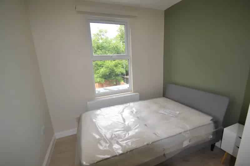 7 Bedroom 7 Ensuite House Share Ealing - Bills Inclusive