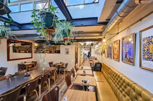 Patisserie Cafe with 3 Bedroom Maisonette