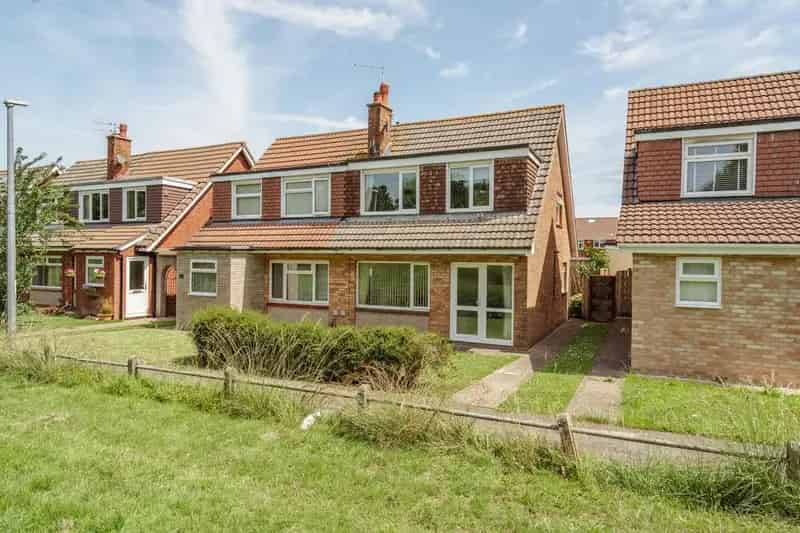 3 Bedroom Semi Detached House For Sale No Onward Chain