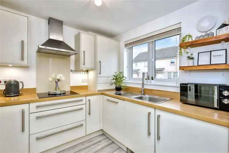 3 Bed House - Semi Detached with 1 Reception Room