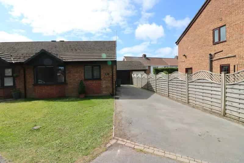 2 Bedroom Semi Detached Bungalow To Rent