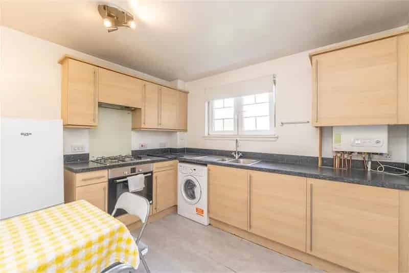 2 Bed Ground Floor Flat Tranent Modern Kitchen Double Bedrooms Parking