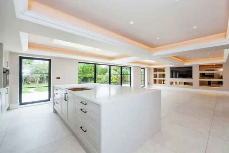 Stunning Detached Family Home with 4 5 Bedrooms 3 Bathrooms