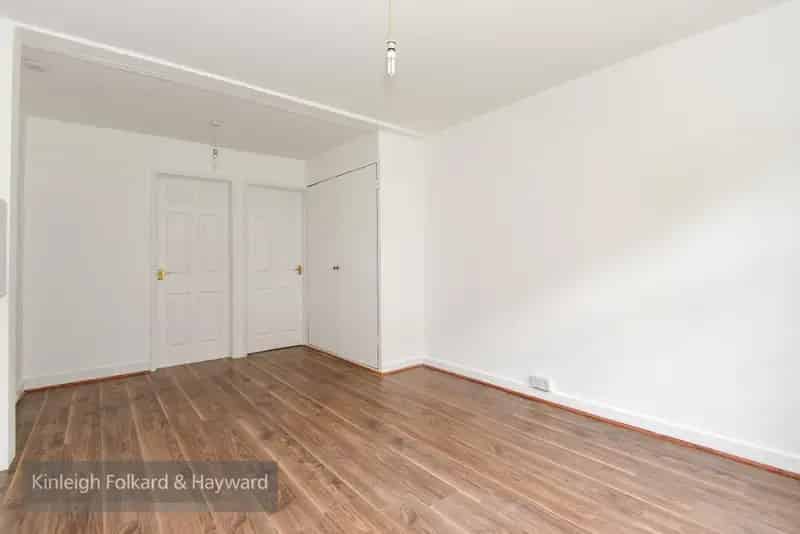 Studio Apartment for Rent East Finchley Communal Gardens