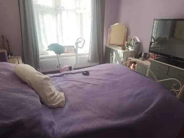 Large One Bedroom Ground Floor Flat with Garden and Parking