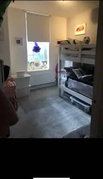 2 Bed 1st Floor Apartment  Huge Kitchen Newly Decorated