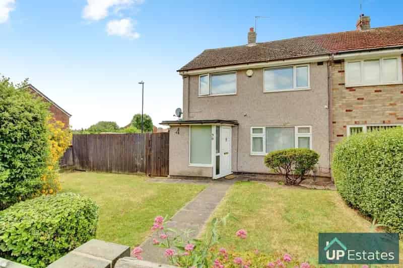 3 Bedroom End Terrace House for Rent Potters Green