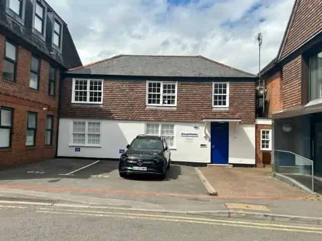 Pentangle Office Building: Town Centre Space