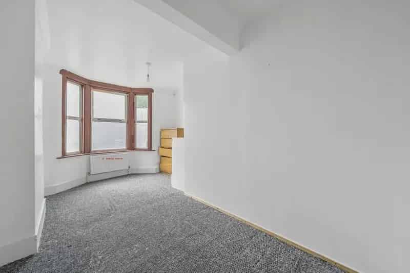 2-Bedroom Freehold House Near West Norwood and Tulse Hill Stations