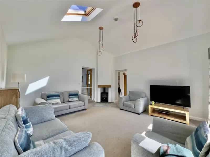 5 Bed Property for Sale