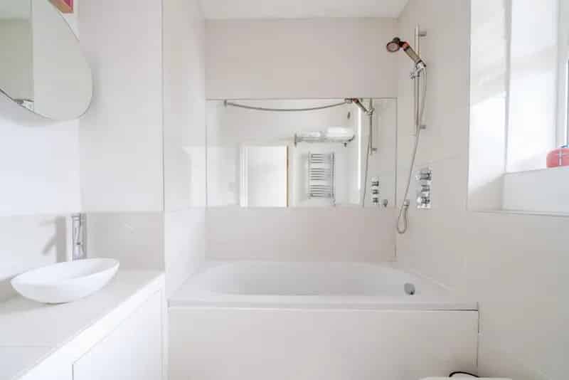 Spacious 2-Bedroom Apartment with Private Balcony in West London