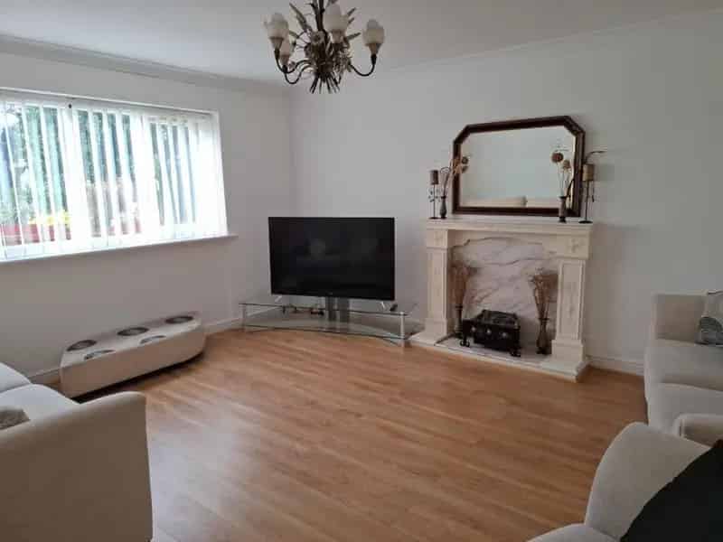 4 Bedroom Detached House Near Drighlington