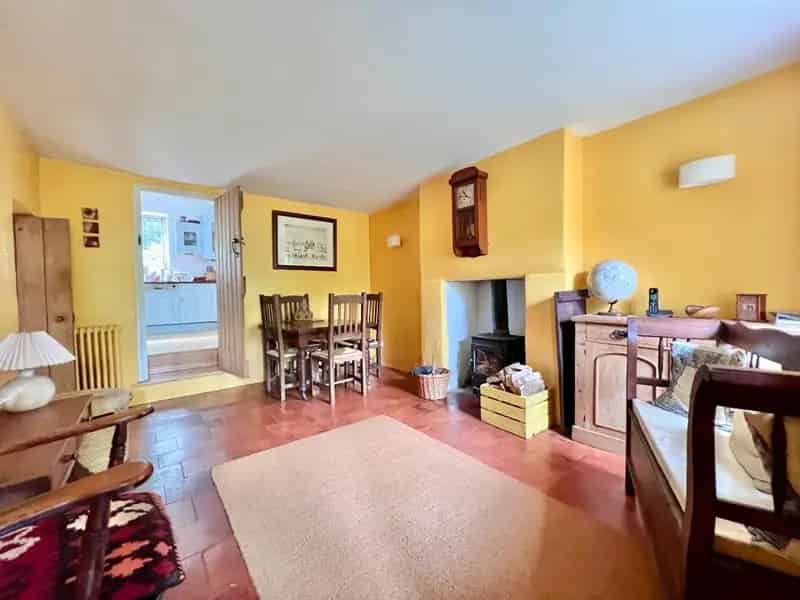 2 Bedroom Grade II Listed Cotswold House For Sale