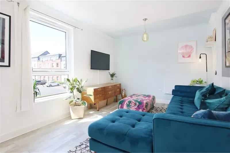 2 Bed Flat - First Floor with 1 Reception Room