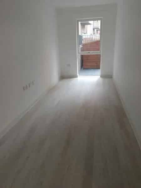 3 Bedroom Maisonette with Gardens, Balcony and O2 Arena Views