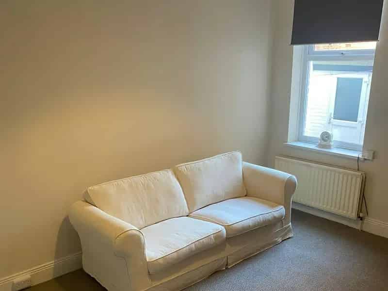 Refurbished 2-Bed Ground Floor Flat with Garage and Private Yard