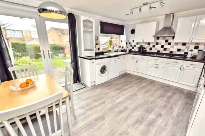 3 Bed Detached House New Farnley
