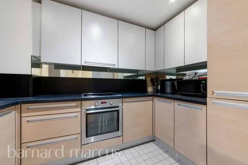 Modern Two Bedroom Flat Canary Wharf Excellent Transport Links