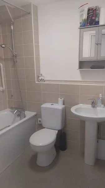 Flat For Rent in Salford, England