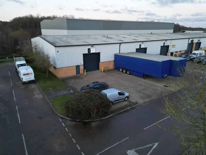 Industrial Warehouse Unit with WC Facilities and Large Yard