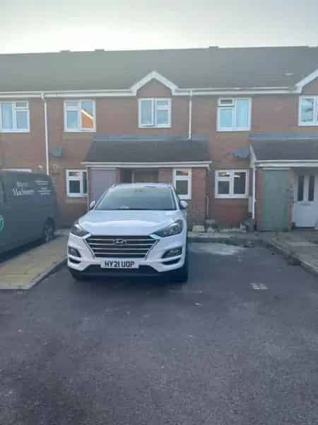 Large 3 Bed House in Quiet Cul-de-sac New Kitchen