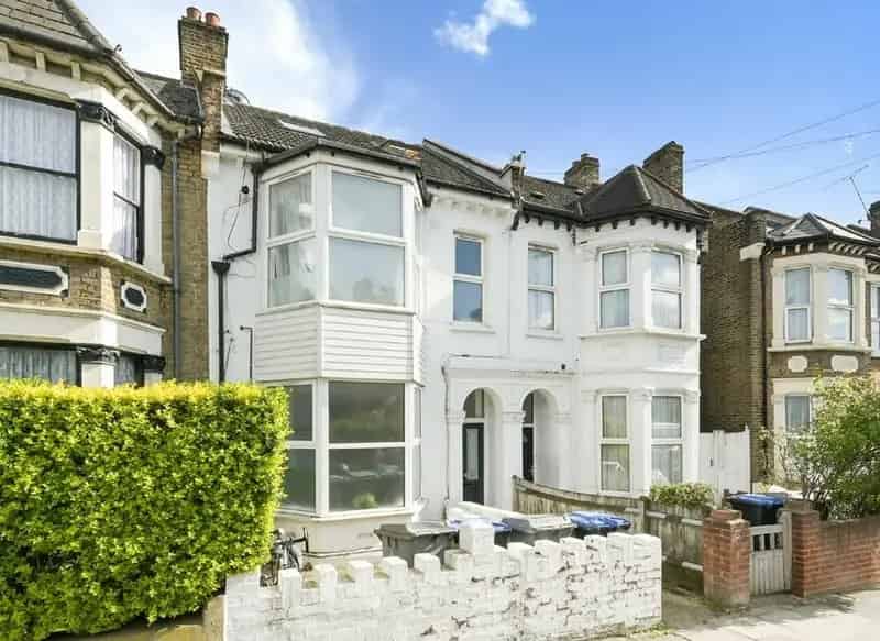 Two Bedroom Victorian Garden Flat with Sunny Garden