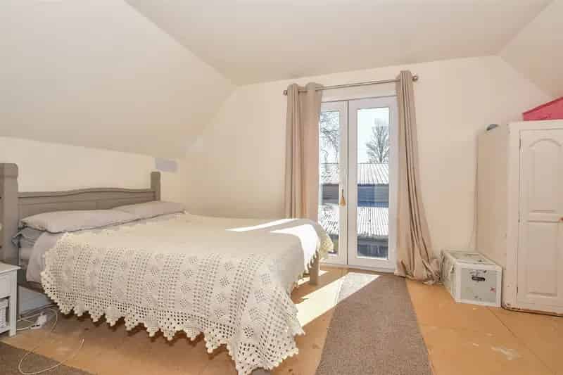 4 Bedroom Detached House with Barn - Huge Potential