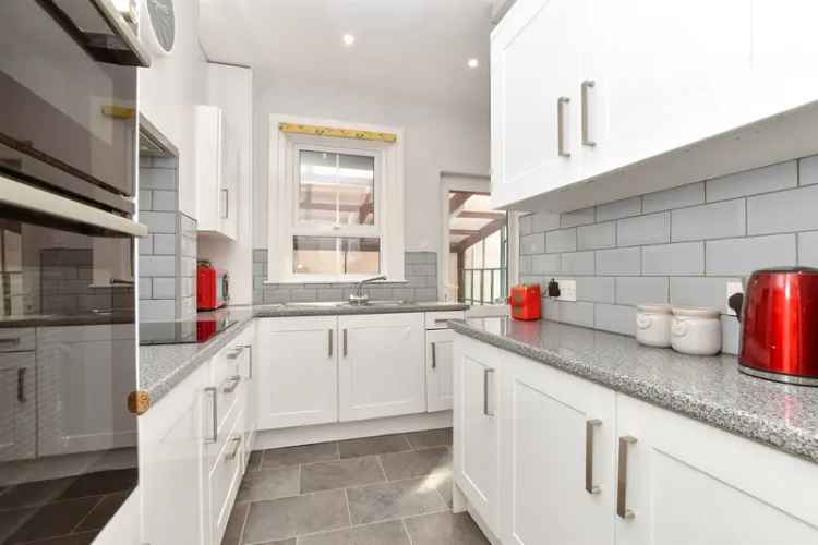2 Bedroom Maisonette for Sale Near Epsom Town Centre
