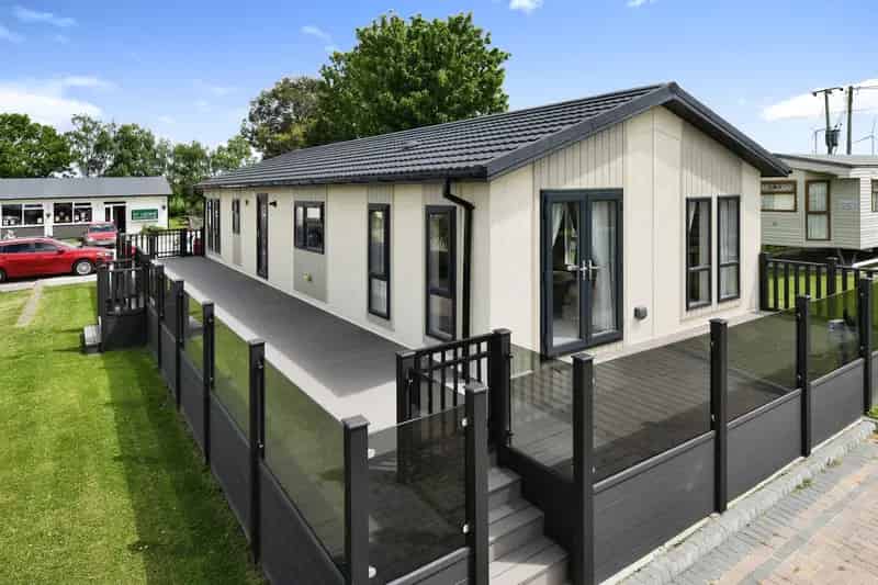 3 Bedroom Detached Family Lodge in Essex Countryside
