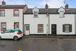 Refurbished Cottage Style Terrace Town Centre