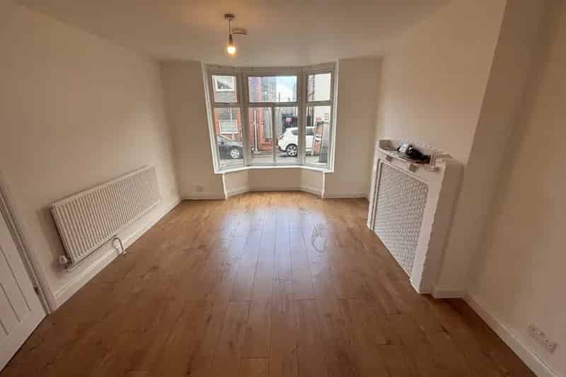Stunning 3-Bedroom House Recently Renovated Near Amenities