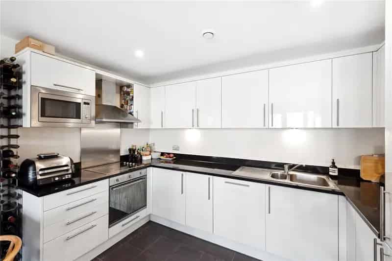 2 Bedroom Apartment London 850 sqft Balcony En-suite