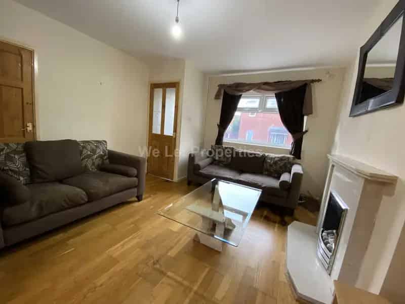 2 Bedroom House to Rent Near Manchester