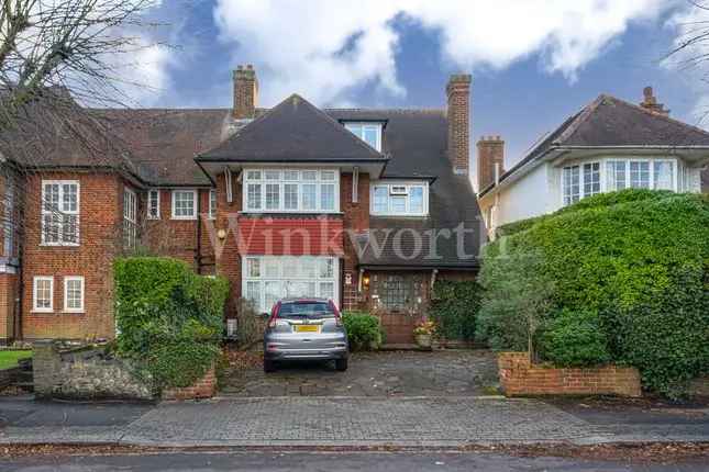 5 Bedroom Semi-Detached House for Sale in Golders Green