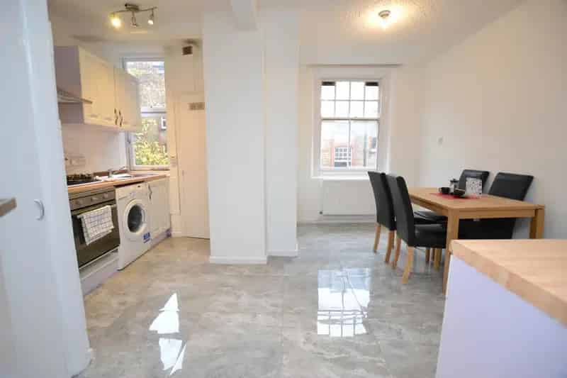 3 Bedroom Flat Shoreditch Near Tube Station