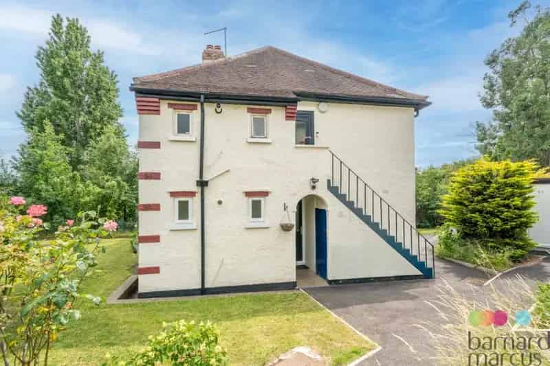 2-Bed Maisonette Near Mill Hill East Station