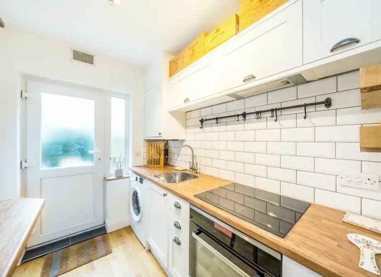 2 Bed Ground Floor Apartment Near Tube Lines