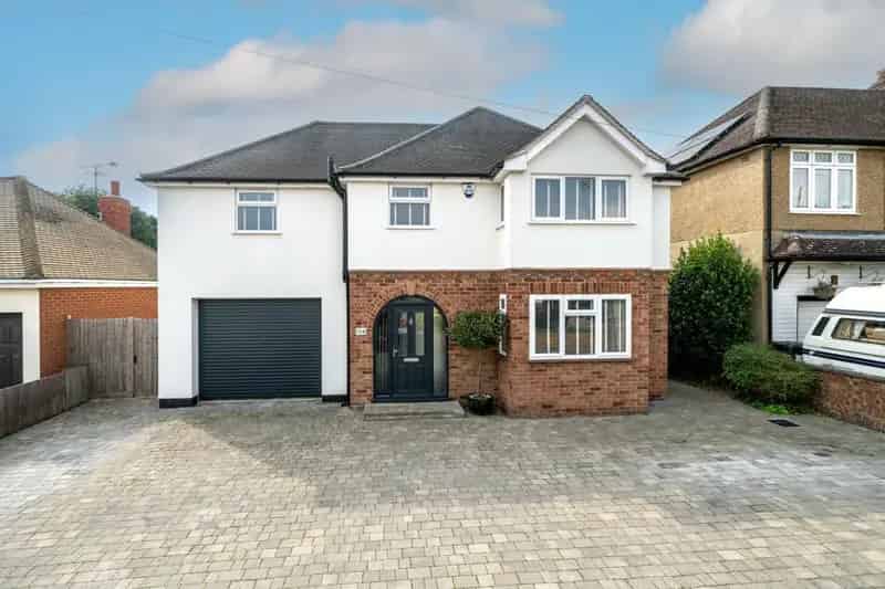 4 Bedroom Detached House for Sale in Caddington