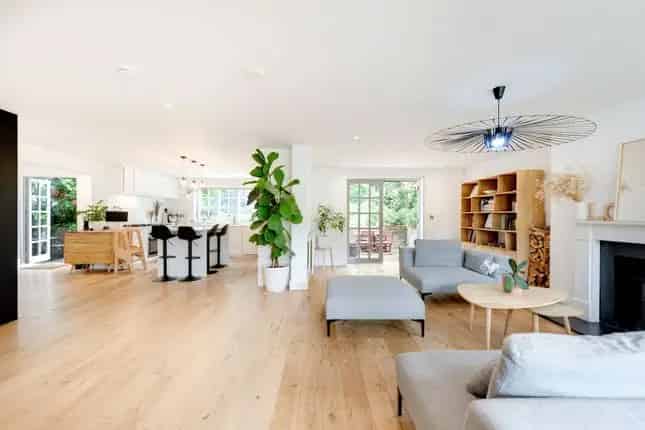 Four Bedroom Detached House for Sale in Hampstead Way London NW11