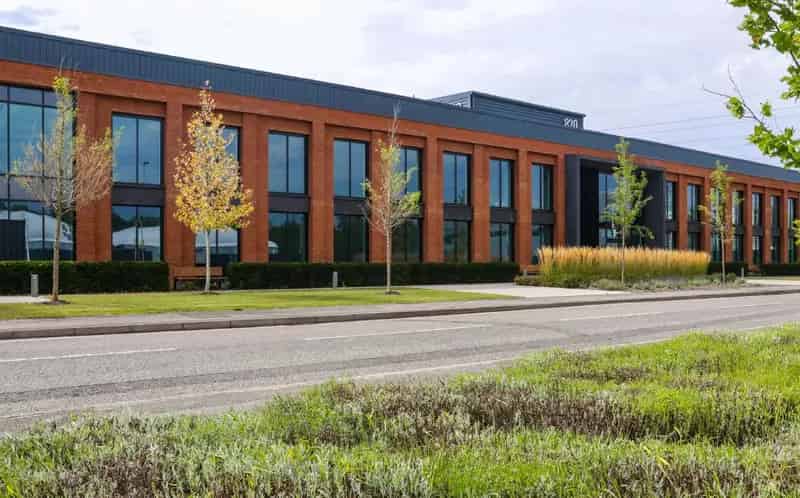 Warehouse to let in Winnersh Triangle