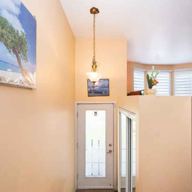 3-Bedroom Semi-Detached Cottage Near REM Station