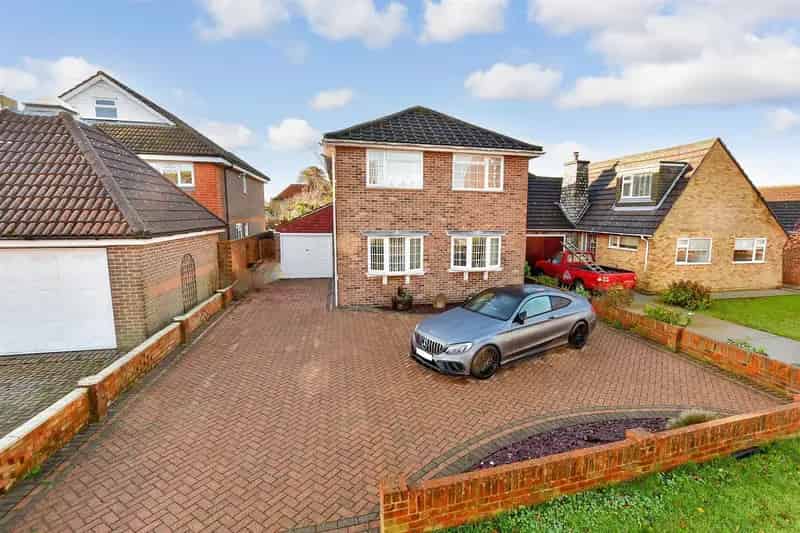 4 Bedroom Detached House for Sale Near Beach and Amenities