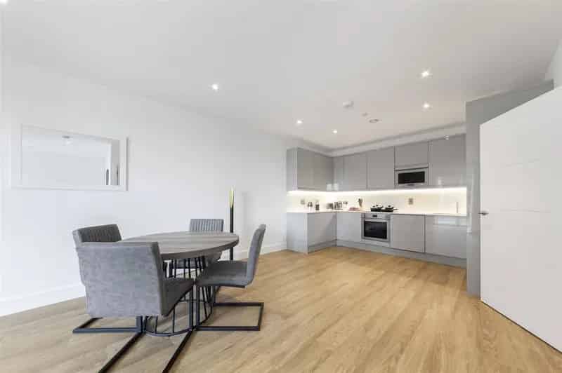2 Bedroom Apartment to Rent in UK