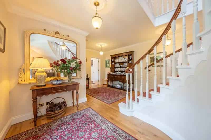 Elegant Five-Bedroom Georgian House with Annexe and Panoramic Views