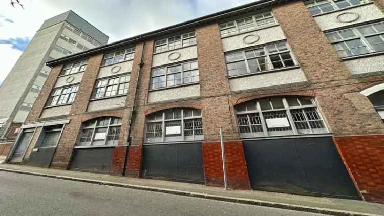 Office For Sale in Luton, England