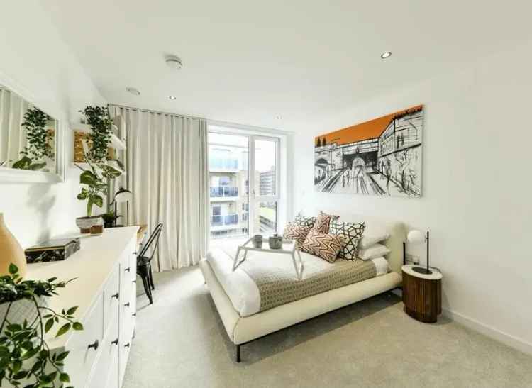  For Sale in 38-40, Glenthorne Road, London, England